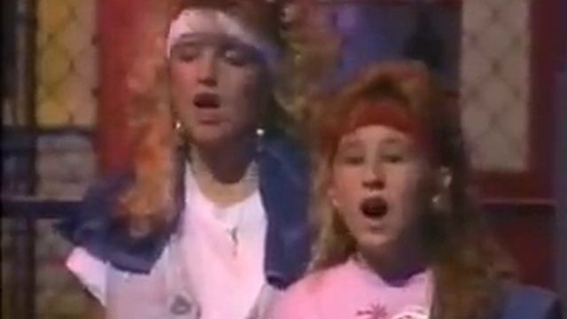 Jennifer Love Hewitt in KIDS Incorporated смотреть онлайн