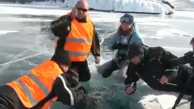 Ice of lake Baikal - краткая версия смотреть онлайн