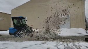 Минитрактора, мини-погрузчики. Обзор универсальной коммунальной машины МП635  от завода Митракс.