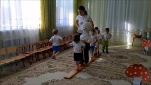 Физкультурное занятие во второй младшей группе "Прогулка в осенний лес"