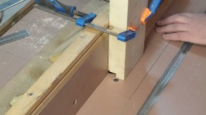 Столярные хитрости. Простое приспособление, помогающее фрезеровать тонкие рейки