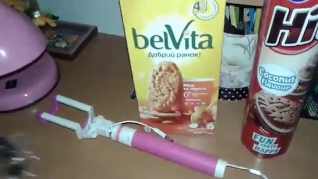 Палка селфи, наушники и печенье смотреть онлайн