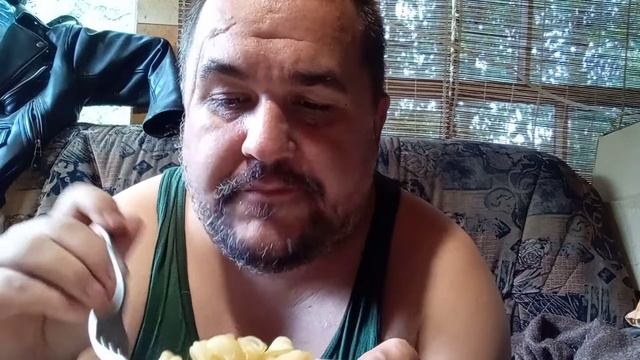 обжор макароны с сосисками и кетчупом хаинз