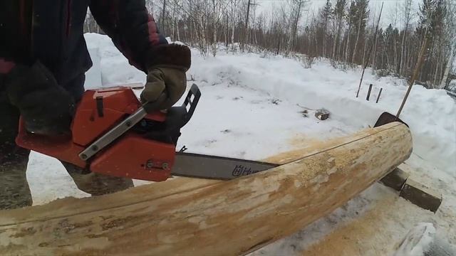 Как ровно распилить бревно вдоль бензопилой смотреть онлайн
