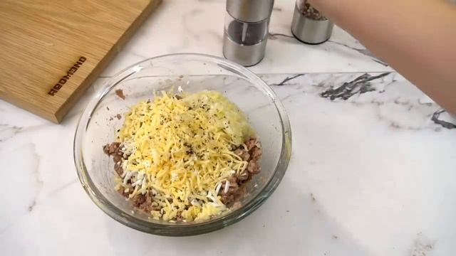 Специально для него держу банку консервы в шкафу! Паштет на хлеб смотреть онлайн