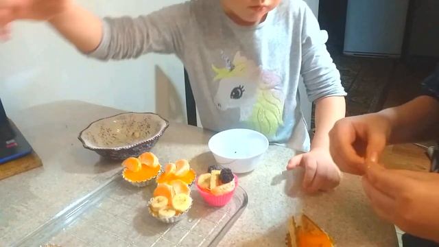 НОВОГОДНИЕ КАНИКУЛЫ В ГОСТЯХ У БАБУШКИ смотреть онлайн
