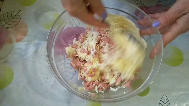 мини-пицца с колбасой и сыром. Быстрый завтрак. смотреть онлайн