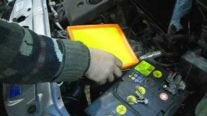 Замена воздушного фильтра в автомобиле ЛАДА ПРИОРА 2008г
