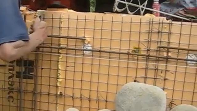 Натуральный камень. Облицовка цоколя камнем валуном смотреть онлайн