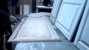 Наносим патину золото на фасад белая плёнка пвх со структурой