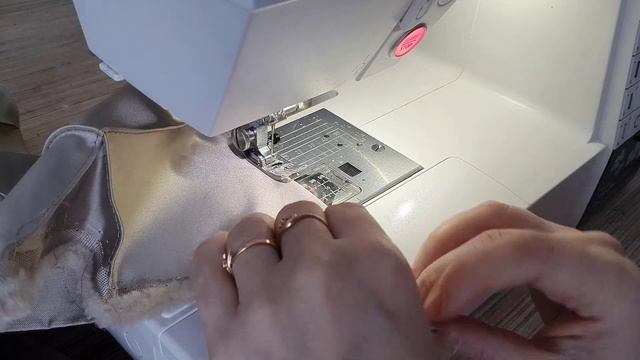 Простой способ, красивый результат. Потрясающая идея интерьерной подушки своими руками HandiWorks смотреть онлайн