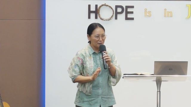 ထိပ္ဆြဲသည့္ ေနာက္က်သူ , Rev. Esther Shwe Yi смотреть онлайн
