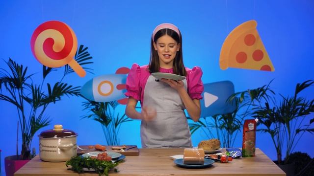 АЗИАТСКАЯ еда против РУССКОЙ! ЧЕЛЛЕНДЖ: пробуем повторить японские ланч боксы! Портреты из ЕДЫ смотреть онлайн