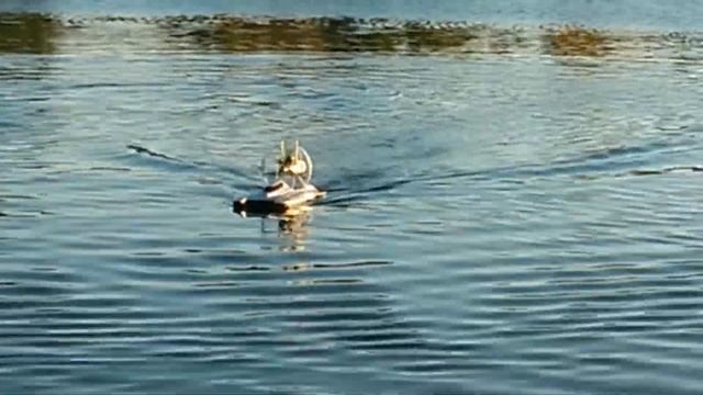 Mike driving his rc air boat at scoops pit MN смотреть онлайн