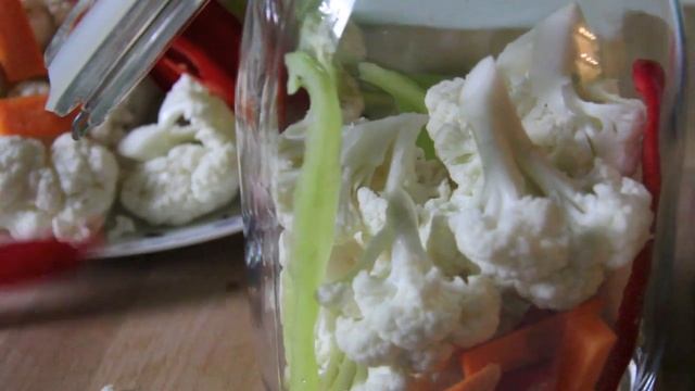 Ассорти из маринованных овощей. Быстро, вкусно и очень просто. смотреть онлайн