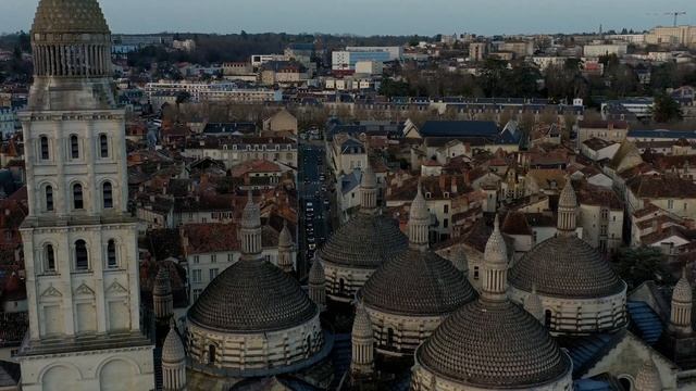 Vue sud Cathédrale Saint-Front смотреть онлайн