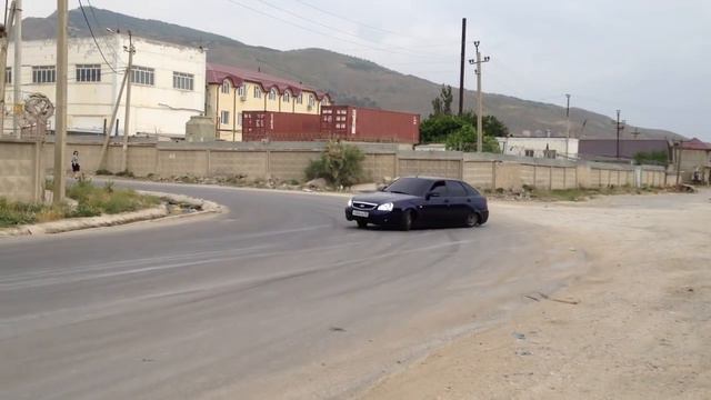 С Утра На Работу на ручнике боком залетаем в поворот смотреть онлайн