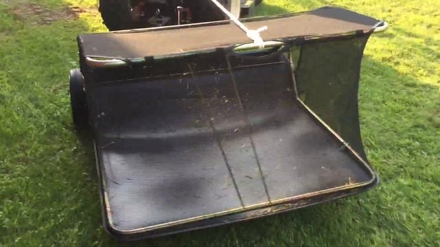 Работа травосборника с садовым трактором Митракс Т10. смотреть онлайн