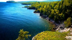 Родина. Золотые маковки церквей над рекою