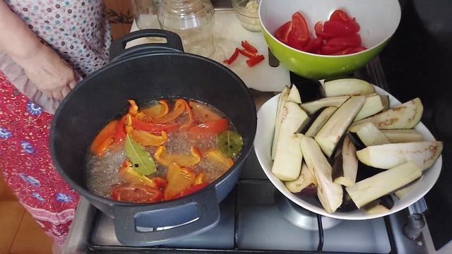 Остренькие маринованные баклажаны с перцем на зиму.Без стерилизации. смотреть онлайн