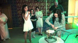 Необычное расставание с букетом невесты