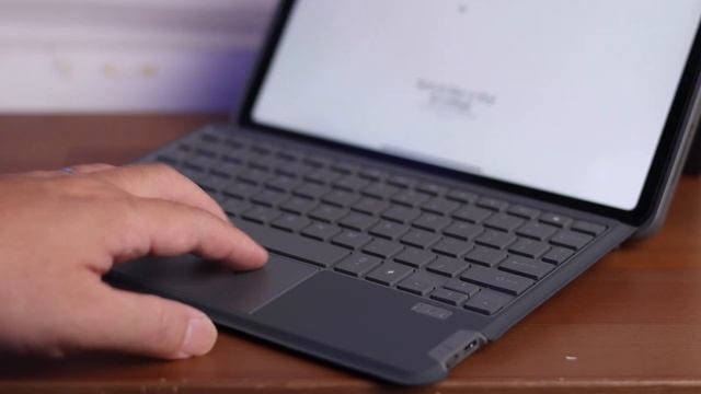 Versi Murah Logitech Combo Touch - Review WiWU Combo Touch Keyboard Case смотреть онлайн