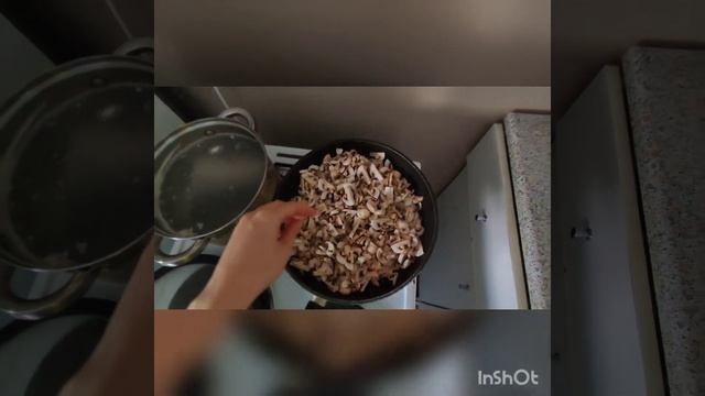 Готовлю детям и не только "на второе" вкусную и нежную куриную грудку с грибами в сметанном соусе. смотреть онлайн