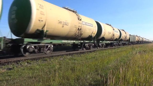 Тепловоз 4ТЭ10С-0024 с грузовым поездом смотреть онлайн