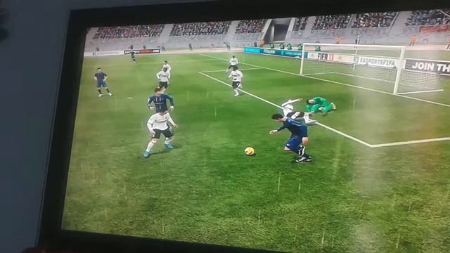 Portiere uccide un giocatore fifa 13 смотреть онлайн