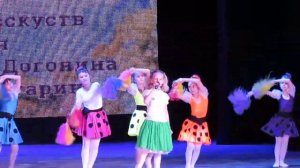 Песня «На ладошках неба пляшут облака»