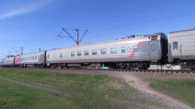 ВЛ10-1885 С ПОЕЗДОМ МОСКВА-ЕВПАТОРИЯ СЛЕДУЕТ ВДОЛЬ УЛИЦЫ КОРОЛЕНКО! [ЕВПАТОРИЯ КЖД МАРТ 2023] смотреть онлайн