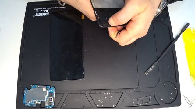 Полный разбор разбитого Samsung A70 / замена дисплея смотреть онлайн