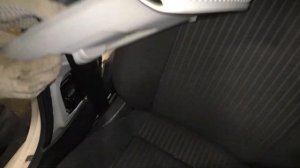 VW Polo Sedan - как снять  передние ремни безопасности