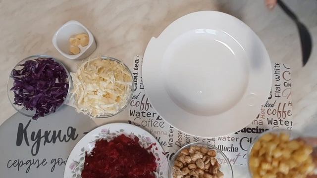 Салат «Ромашка» — прекрасное сочетание сырых овощей и мяса легко и просто! Бюджетный овощной салат. смотреть онлайн