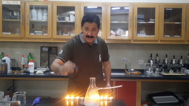 Carbon Dioxide (CO2) Fire Ko Bujati hai | The detection of CO2 gas by clear lime water. смотреть онлайн