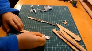 Самодельный нож бабочка из фанеры.