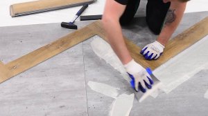 Укладка кварцевого ламината FARGO (коллекция Parquet) елочкой на клей