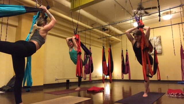 All Levels Suspension Yoga смотреть онлайн