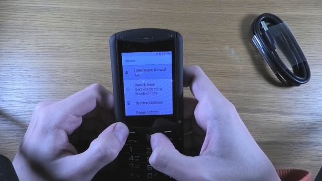 AGM M5 - распаковка и текстовый обзор кнопочного Android смартфона смотреть онлайн