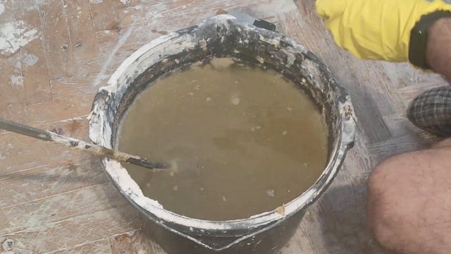 Дешёвый и быстрый способ очистки от старого раствора шпателей, венчиков и вёдер. Часть 2. смотреть онлайн