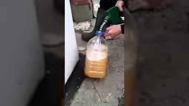 Вот почему запрещают заливать бензин в пластиковую тару смотреть онлайн