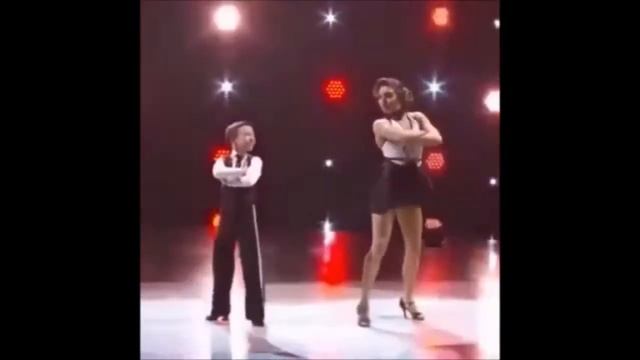 ПРОСТО СУПЕР! Танцуют мама и сын 2018 смотреть онлайн