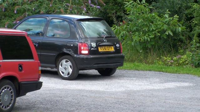 Blu Driving Nissan Micra смотреть онлайн