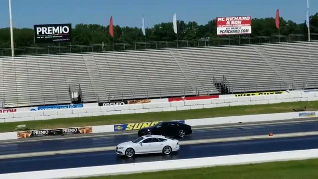 Audi rs7 vs Audi s7 смотреть онлайн