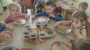 Обед в детском саду