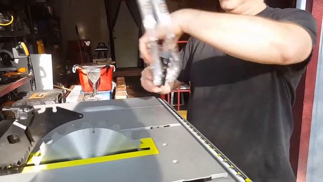 Unpacking my 10 in Ryobi table saw review смотреть онлайн