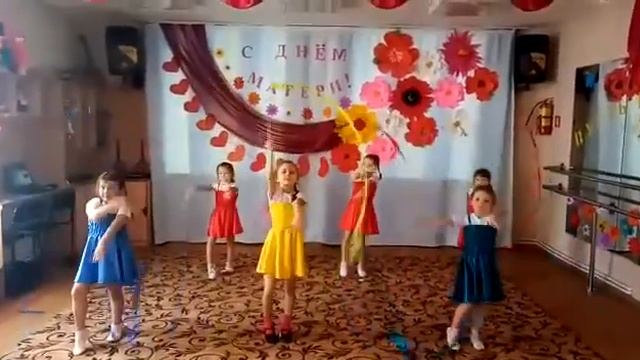 Гимнастический танец с лентой "День Матери" смотреть онлайн