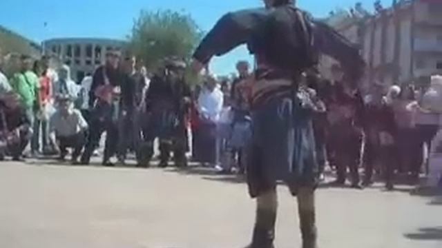 Турецкий народный танец соло фристайл Зейбек.mp4 смотреть онлайн