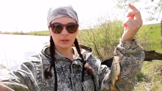Землеройка на рыбалке! Ловлю рыбу с помощью удочки и какой то матери! смотреть онлайн
