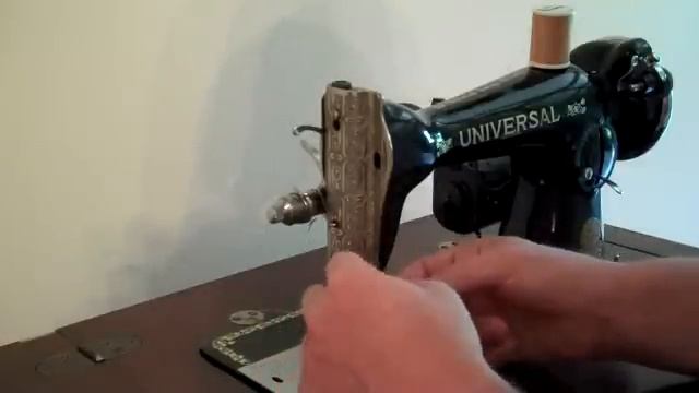 1930's Universal Family Sewing Machine смотреть онлайн